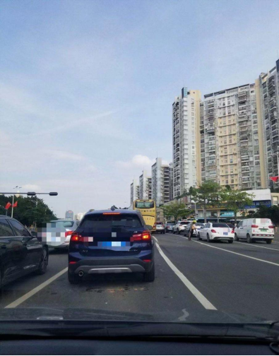 险!深圳十字路口再现“花式乞讨”,谁在纵容?